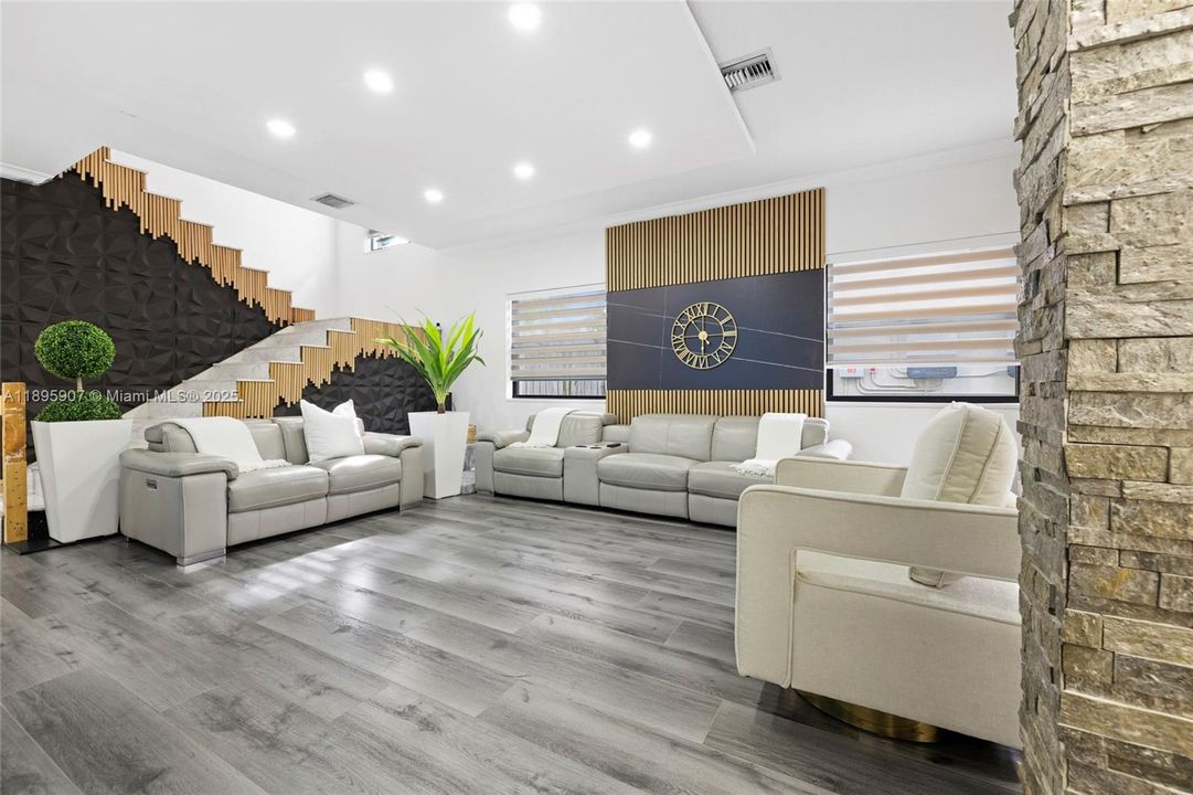 En Venta: $750,000 (4 camas, 2 baños, 2604 Pies cuadrados)