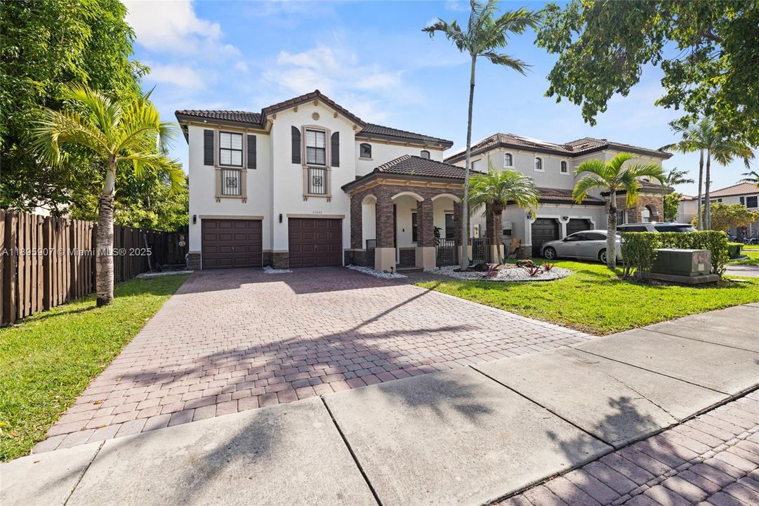 En Venta: $750,000 (4 camas, 2 baños, 2604 Pies cuadrados)