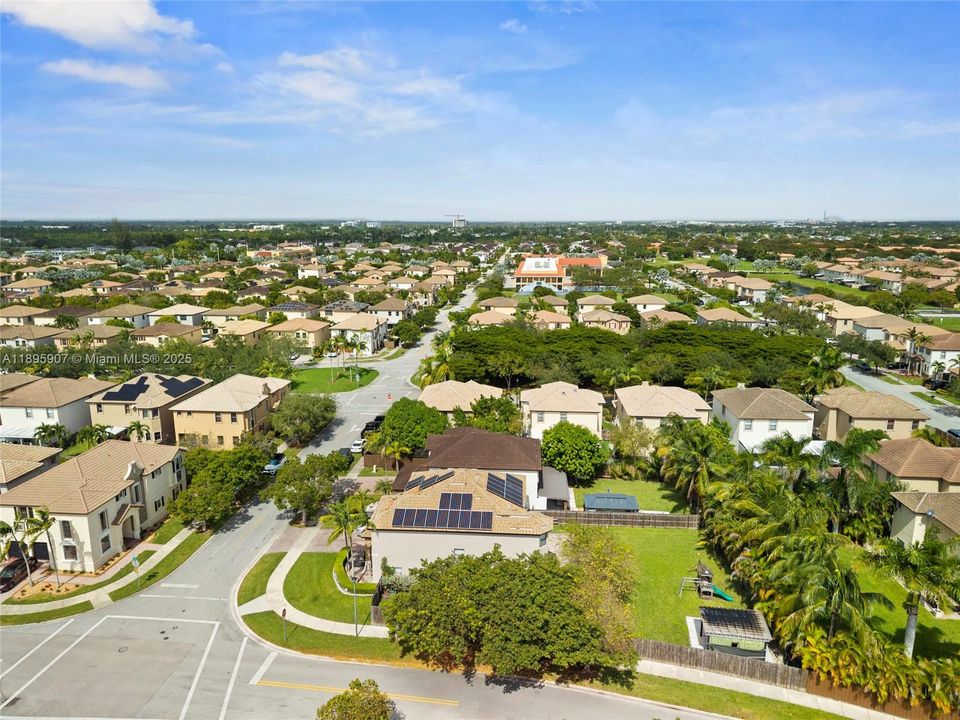 En Venta: $750,000 (4 camas, 2 baños, 2604 Pies cuadrados)