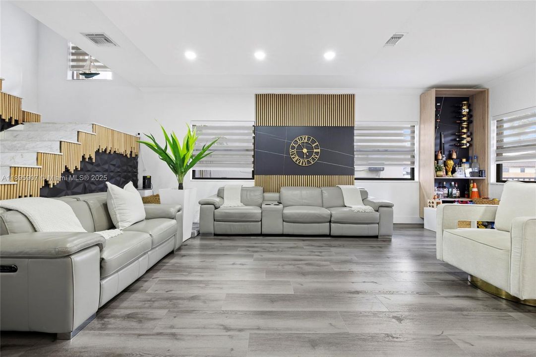 En Venta: $750,000 (4 camas, 2 baños, 2604 Pies cuadrados)