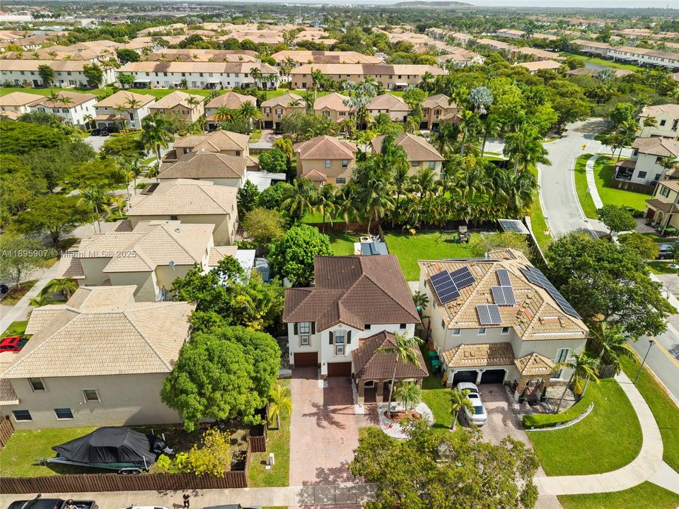 En Venta: $750,000 (4 camas, 2 baños, 2604 Pies cuadrados)