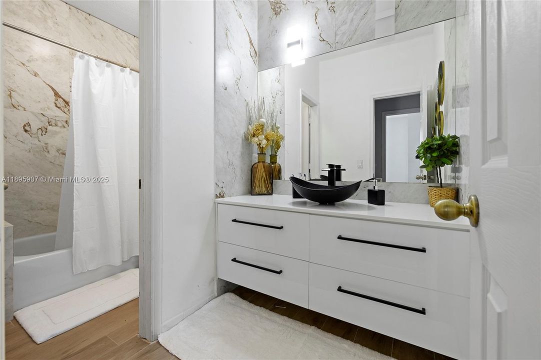 En Venta: $750,000 (4 camas, 2 baños, 2604 Pies cuadrados)