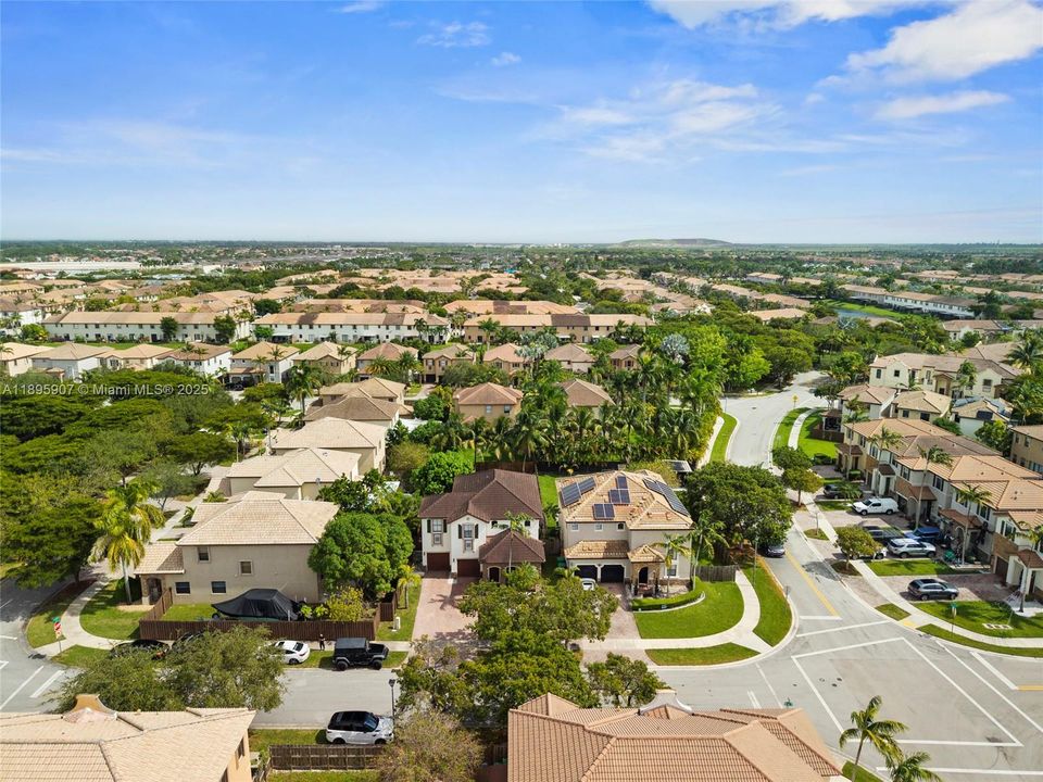 En Venta: $750,000 (4 camas, 2 baños, 2604 Pies cuadrados)