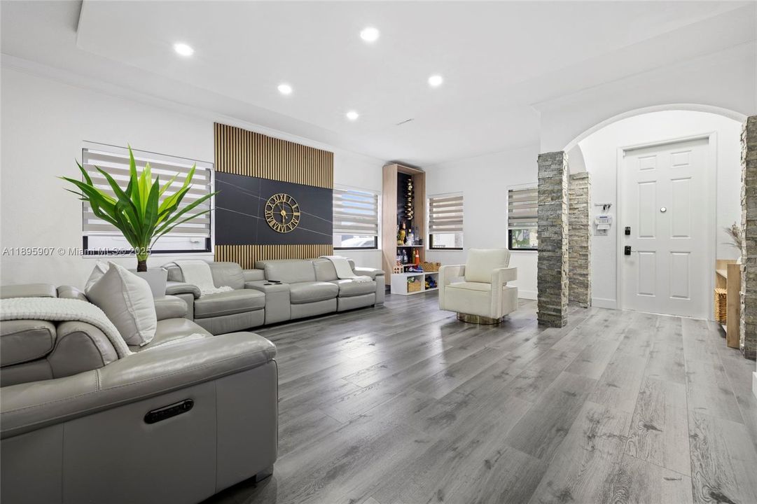 En Venta: $750,000 (4 camas, 2 baños, 2604 Pies cuadrados)