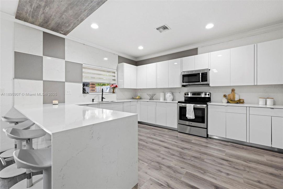 En Venta: $750,000 (4 camas, 2 baños, 2604 Pies cuadrados)