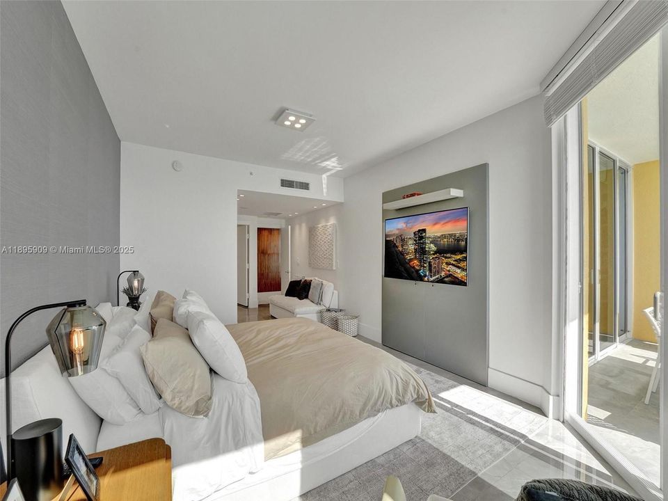 For Sale: $3,800,000 (3 beds, 3 baths, 2214 Square Feet)