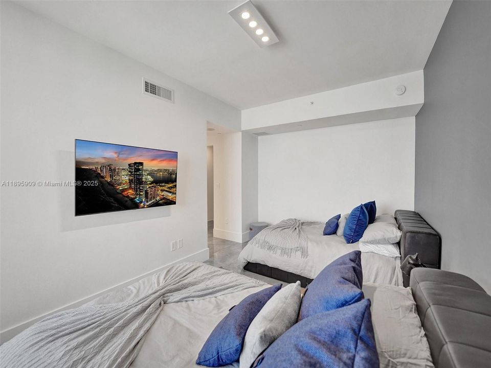 For Sale: $3,800,000 (3 beds, 3 baths, 2214 Square Feet)