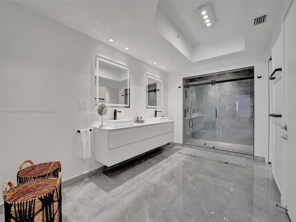 For Sale: $3,800,000 (3 beds, 3 baths, 2214 Square Feet)