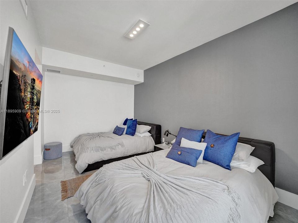 For Sale: $3,800,000 (3 beds, 3 baths, 2214 Square Feet)