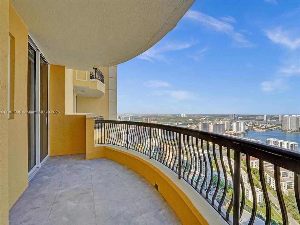 For Sale: $3,800,000 (3 beds, 3 baths, 2214 Square Feet)