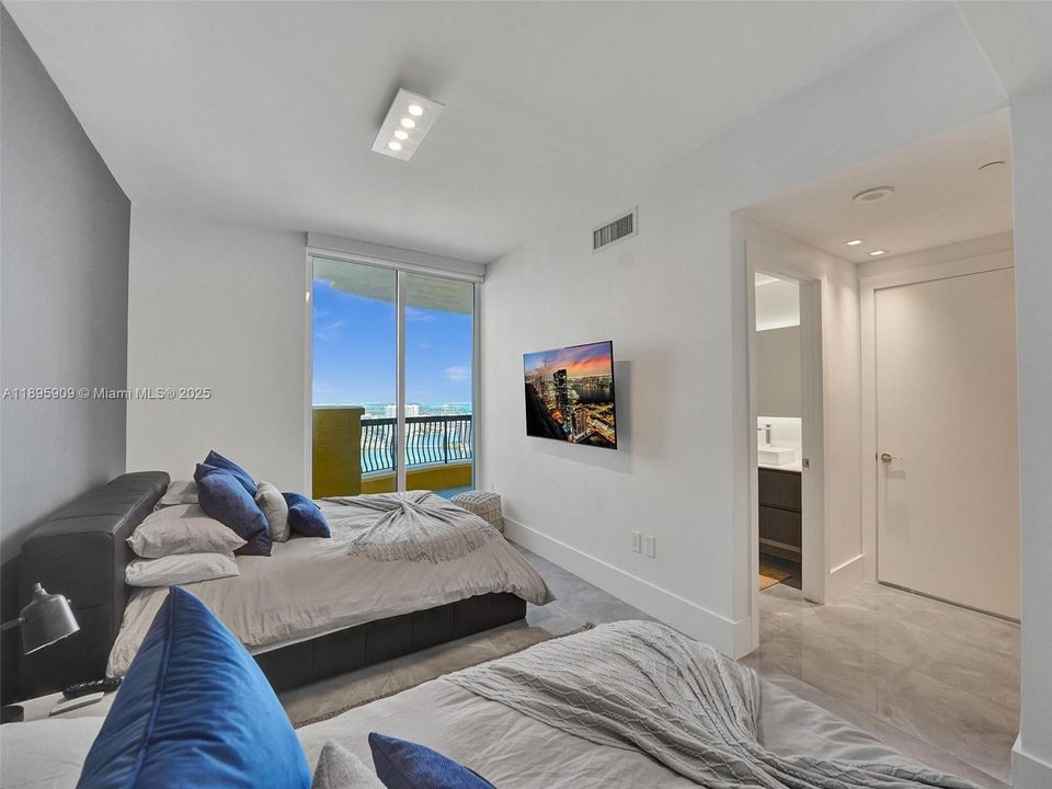 For Sale: $3,800,000 (3 beds, 3 baths, 2214 Square Feet)