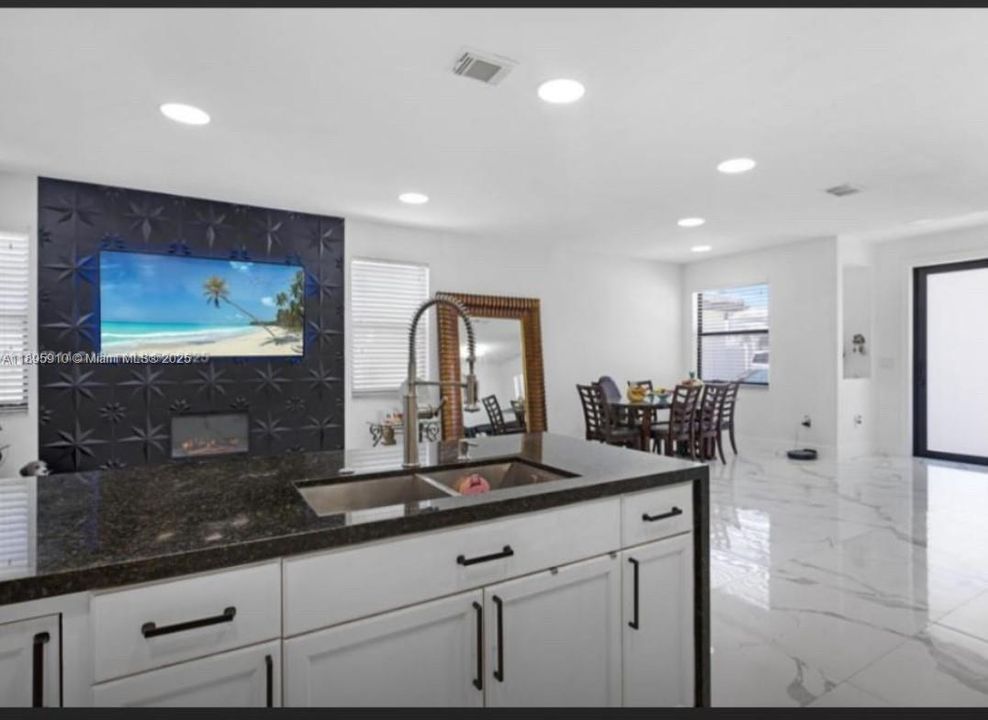 For Sale: $590,000 (4 beds, 2 baths, 1771 Square Feet)