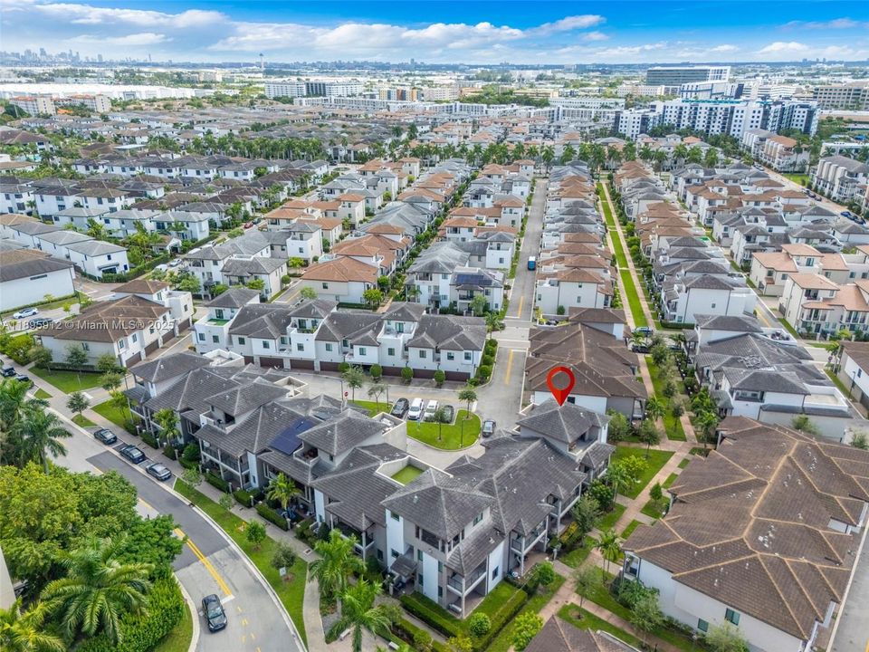 Под контрактом: $825,000 (4 спален, 2 ванн, 2163 Квадратных фут)