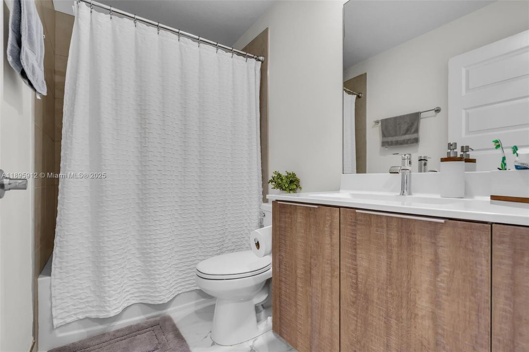 Под контрактом: $825,000 (4 спален, 2 ванн, 2163 Квадратных фут)