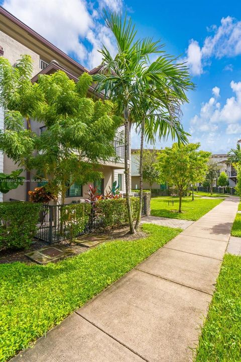 Под контрактом: $825,000 (4 спален, 2 ванн, 2163 Квадратных фут)