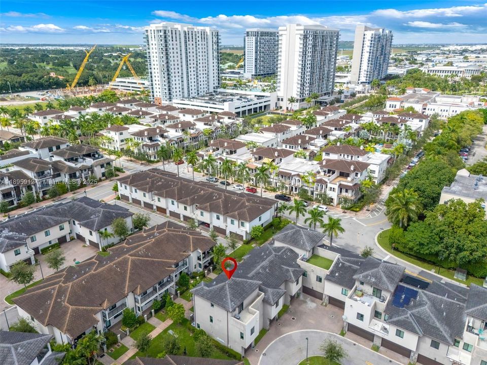 Под контрактом: $825,000 (4 спален, 2 ванн, 2163 Квадратных фут)