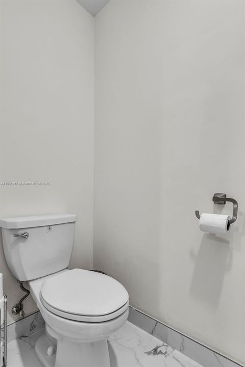 Под контрактом: $825,000 (4 спален, 2 ванн, 2163 Квадратных фут)