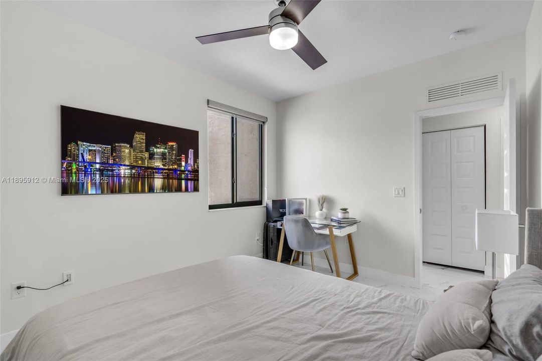 Под контрактом: $825,000 (4 спален, 2 ванн, 2163 Квадратных фут)