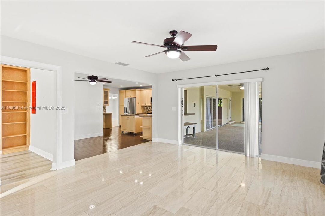 En Venta: $897,000 (5 camas, 4 baños, 2657 Pies cuadrados)