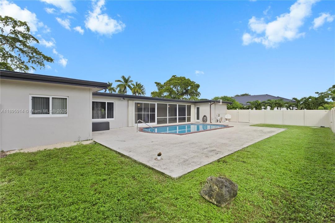 En Venta: $897,000 (5 camas, 4 baños, 2657 Pies cuadrados)