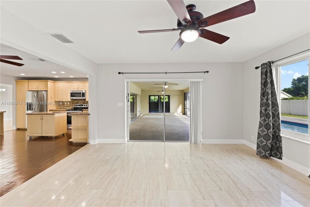 En Venta: $897,000 (5 camas, 4 baños, 2657 Pies cuadrados)