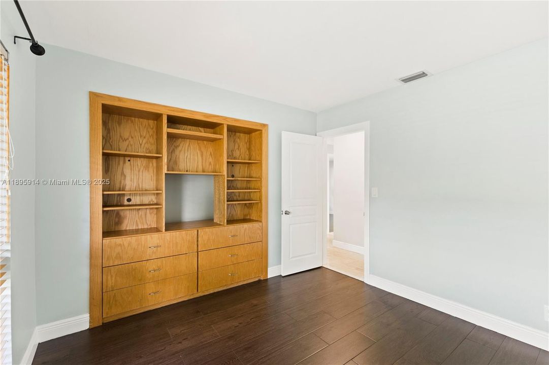 En Venta: $897,000 (5 camas, 4 baños, 2657 Pies cuadrados)