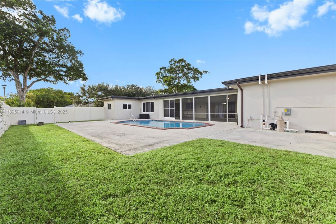 En Venta: $897,000 (5 camas, 4 baños, 2657 Pies cuadrados)