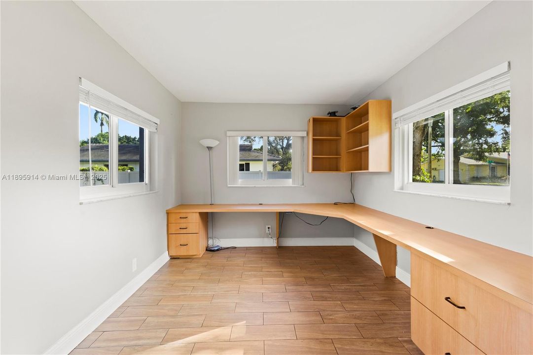 En Venta: $897,000 (5 camas, 4 baños, 2657 Pies cuadrados)