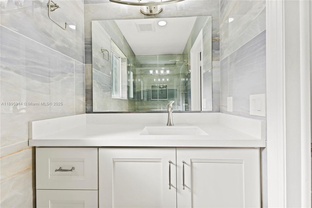 En Venta: $897,000 (5 camas, 4 baños, 2657 Pies cuadrados)