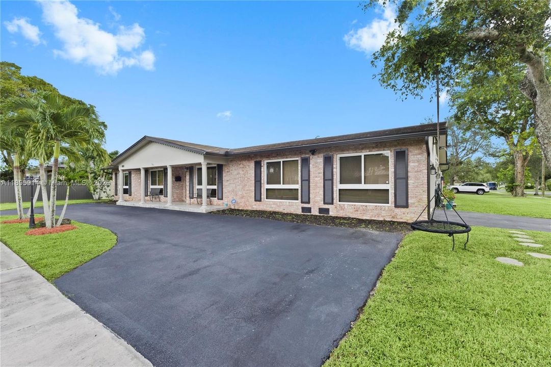 En Venta: $897,000 (5 camas, 4 baños, 2657 Pies cuadrados)