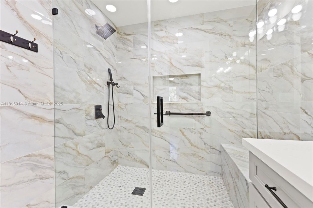 En Venta: $897,000 (5 camas, 4 baños, 2657 Pies cuadrados)