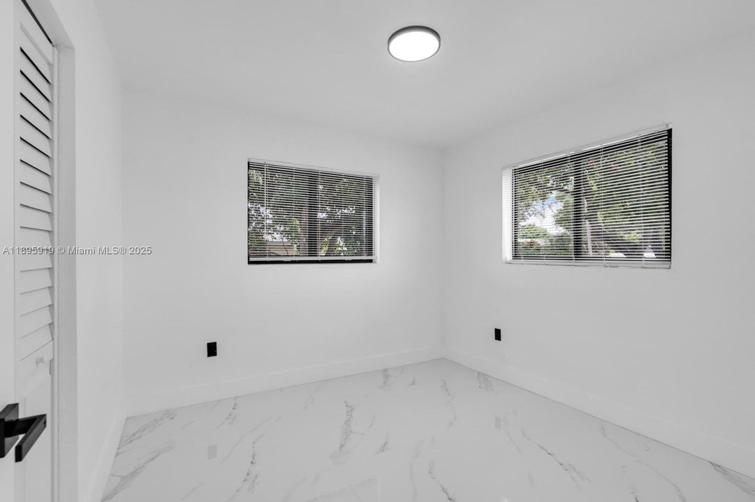 Недавно арендовано: $3,500 (4 спален, 2 ванн, 1175 Квадратных фут)