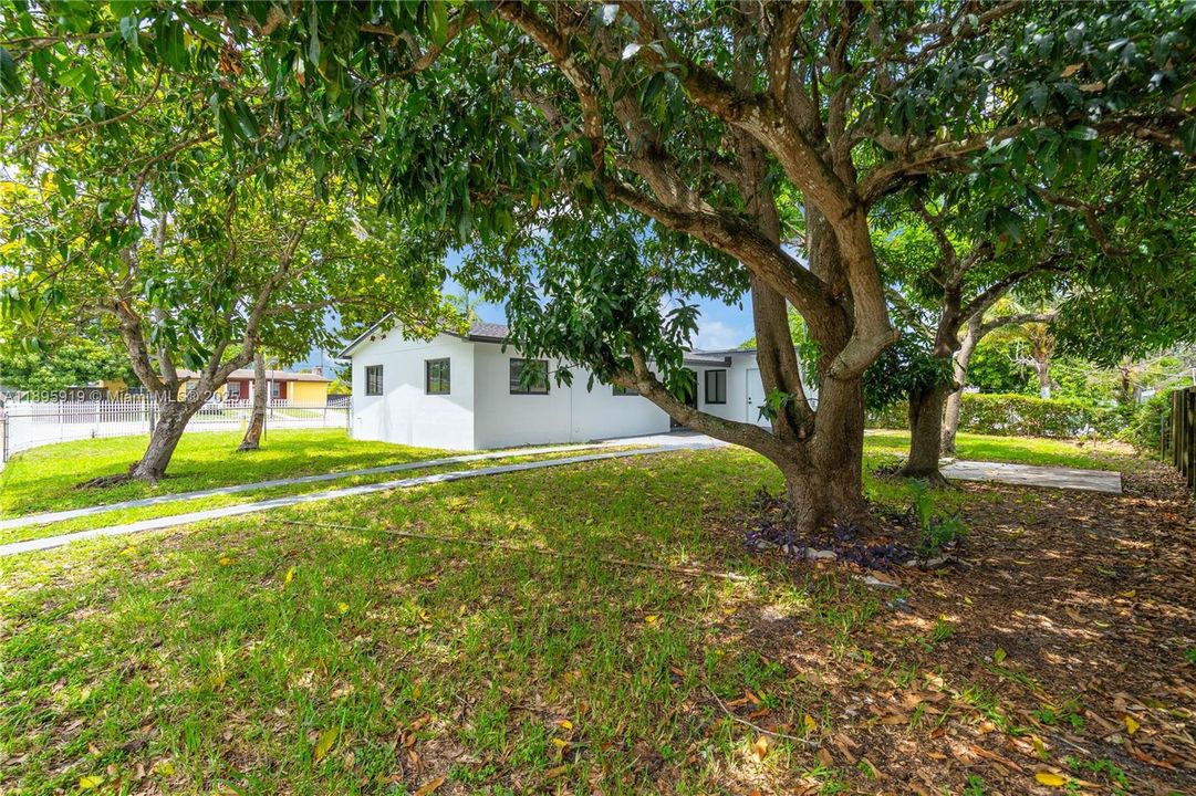 Недавно арендовано: $3,500 (4 спален, 2 ванн, 1175 Квадратных фут)