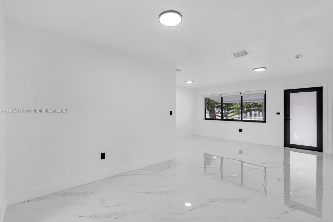 Недавно арендовано: $3,500 (4 спален, 2 ванн, 1175 Квадратных фут)