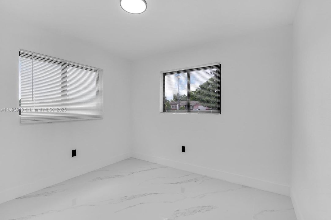 Недавно арендовано: $3,500 (4 спален, 2 ванн, 1175 Квадратных фут)