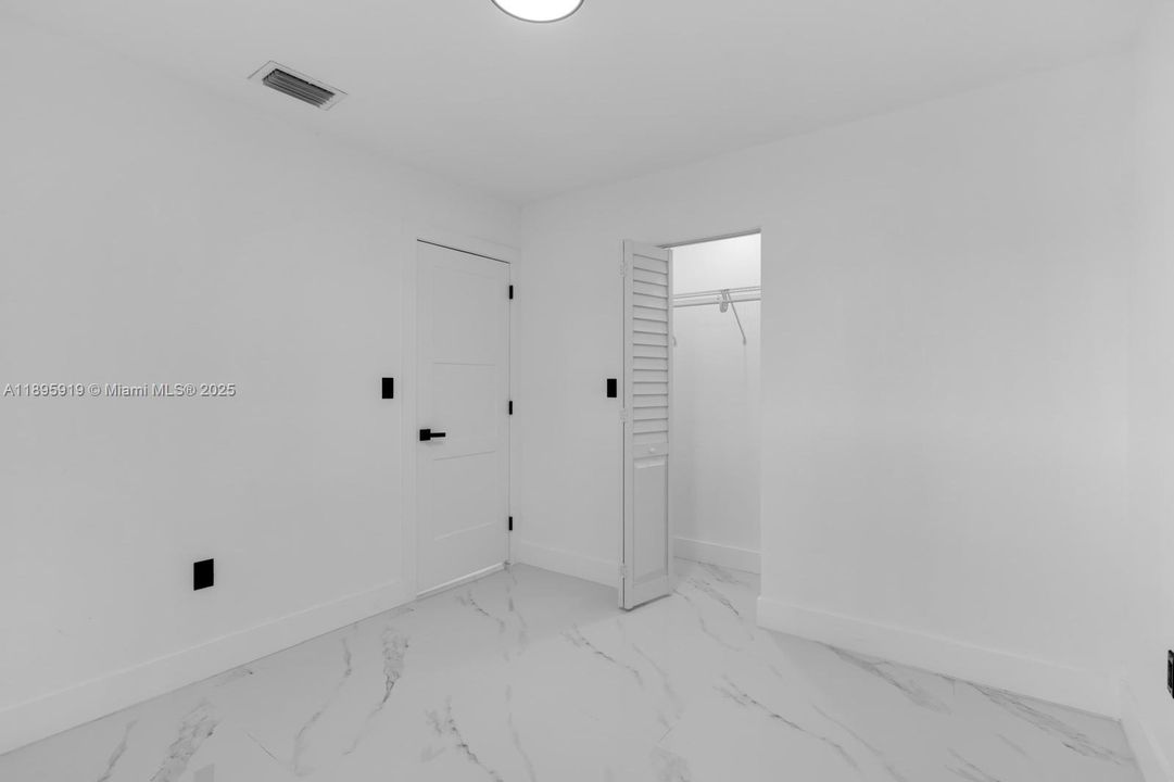 Недавно арендовано: $3,500 (4 спален, 2 ванн, 1175 Квадратных фут)