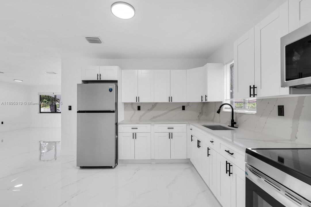 Недавно арендовано: $3,500 (4 спален, 2 ванн, 1175 Квадратных фут)