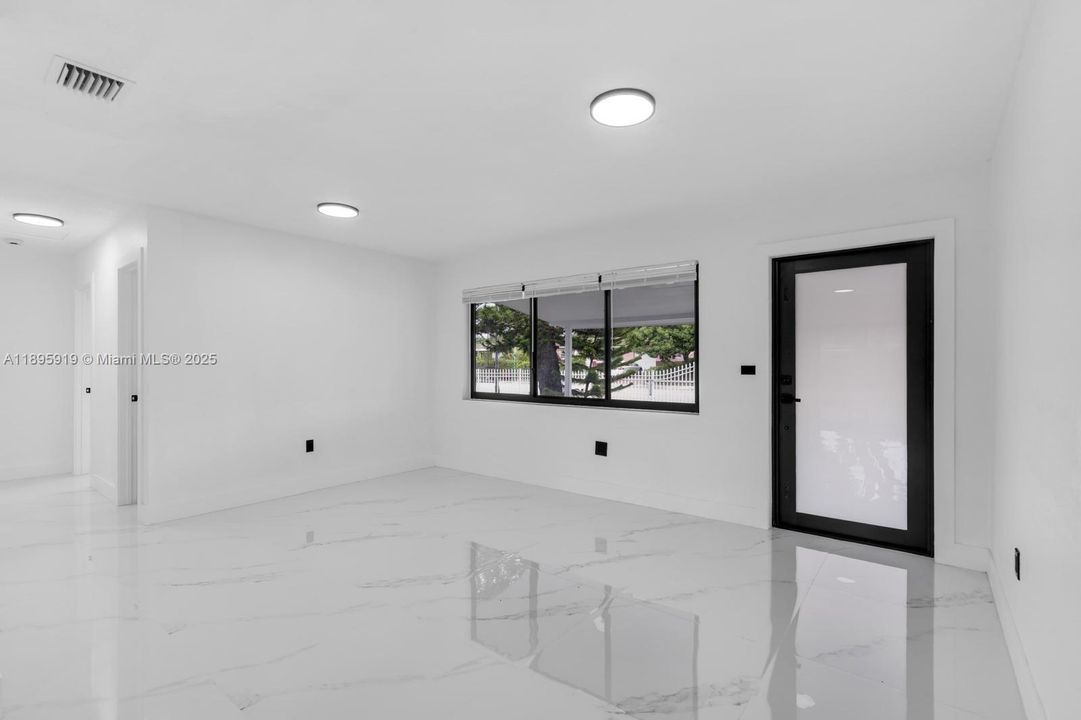 Недавно арендовано: $3,500 (4 спален, 2 ванн, 1175 Квадратных фут)