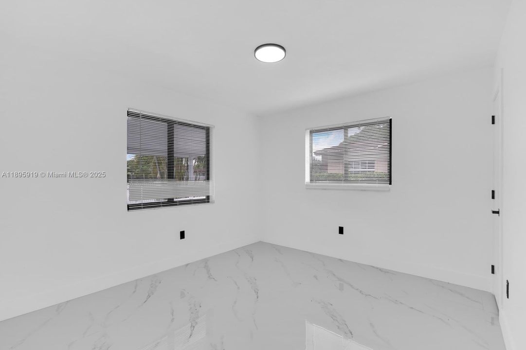 Недавно арендовано: $3,500 (4 спален, 2 ванн, 1175 Квадратных фут)