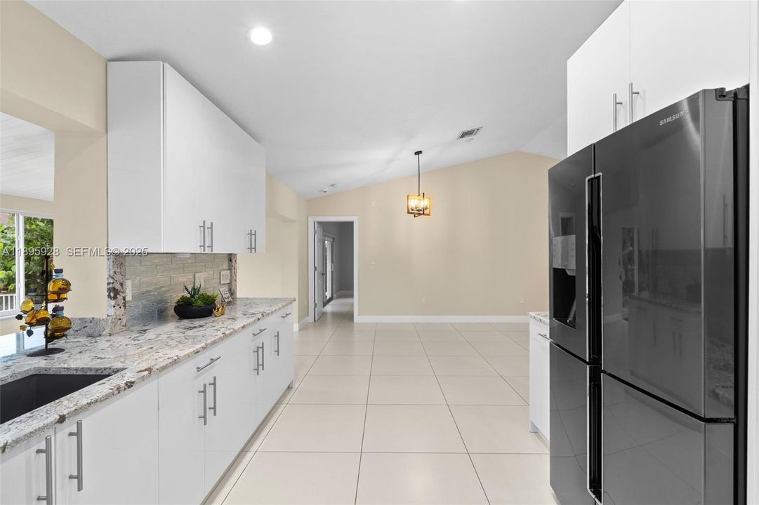 出租: $6,999 (3 贝兹, 2 浴室, 2267 平方英尺)