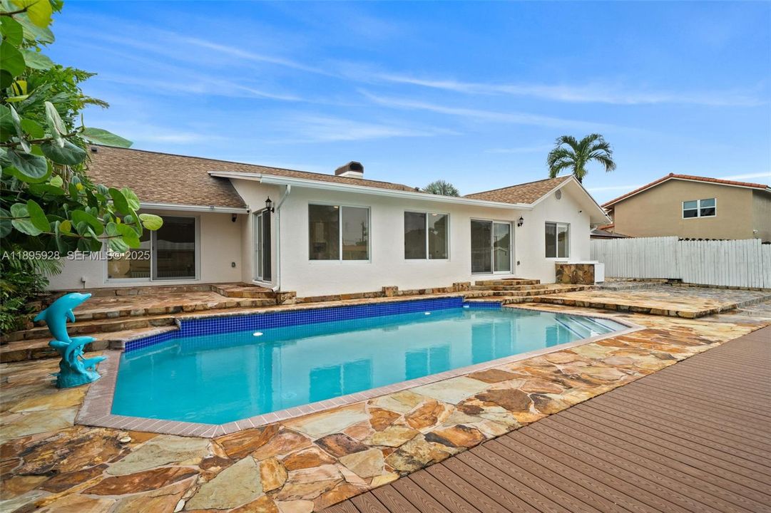 出租: $6,999 (3 贝兹, 2 浴室, 2267 平方英尺)