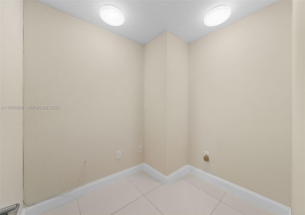 出租: $6,999 (3 贝兹, 2 浴室, 2267 平方英尺)