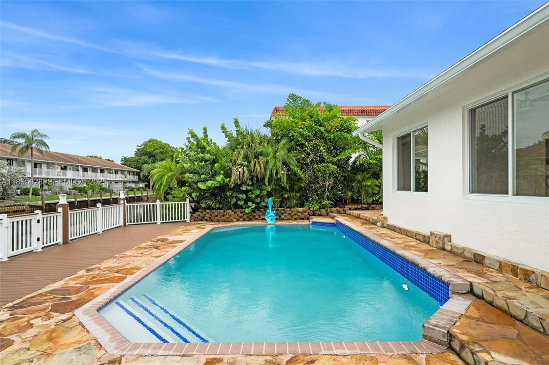 出租: $6,999 (3 贝兹, 2 浴室, 2267 平方英尺)