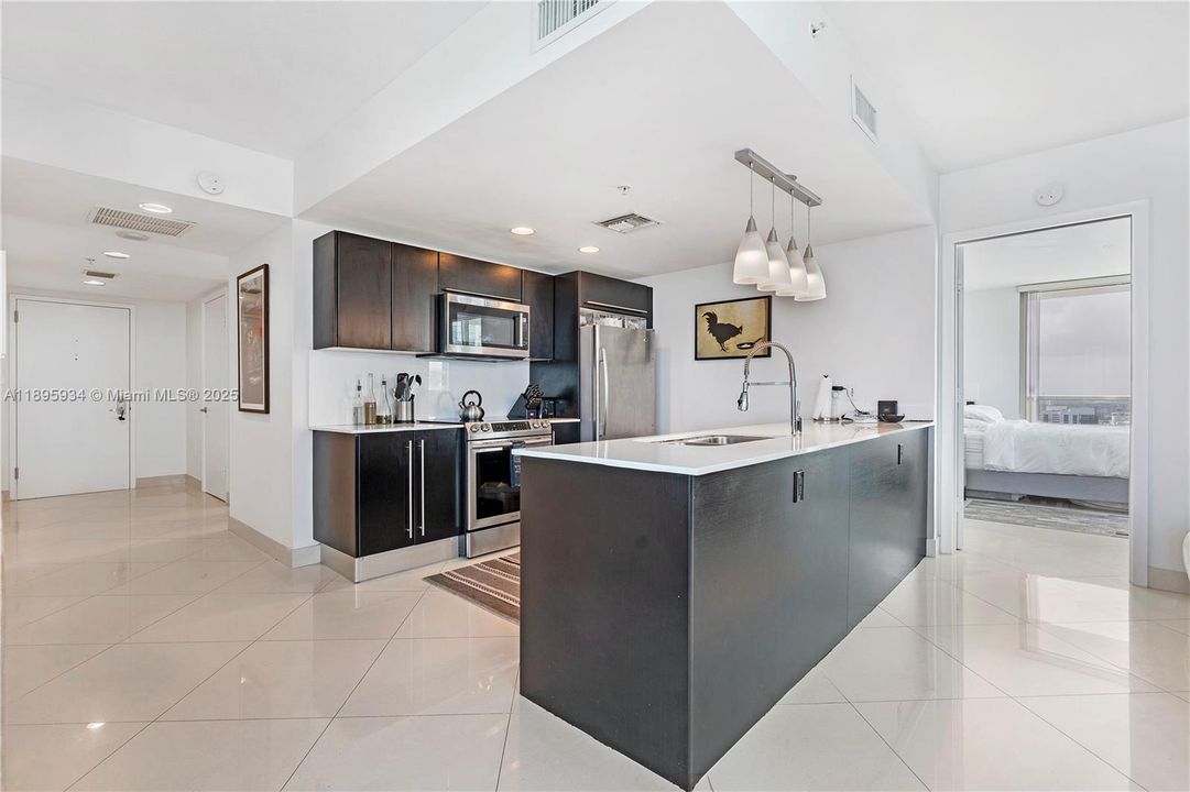 Recently Rented: $4,900 (2 beds, 2 baths, 1368 Square Feet)