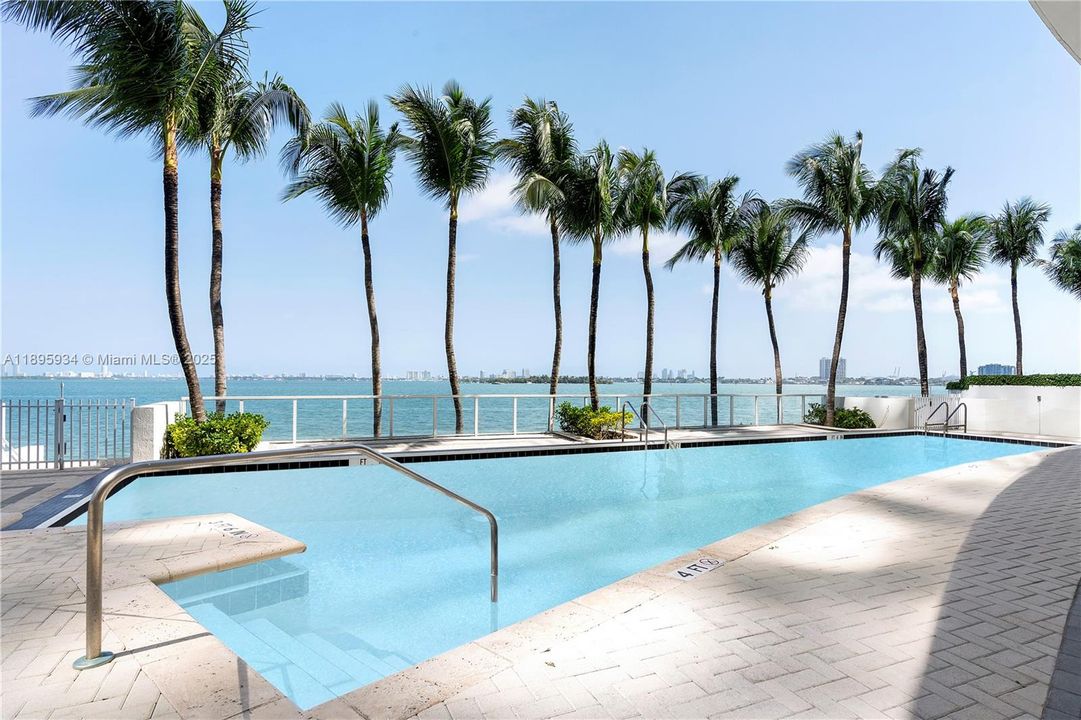 Recently Rented: $4,900 (2 beds, 2 baths, 1368 Square Feet)