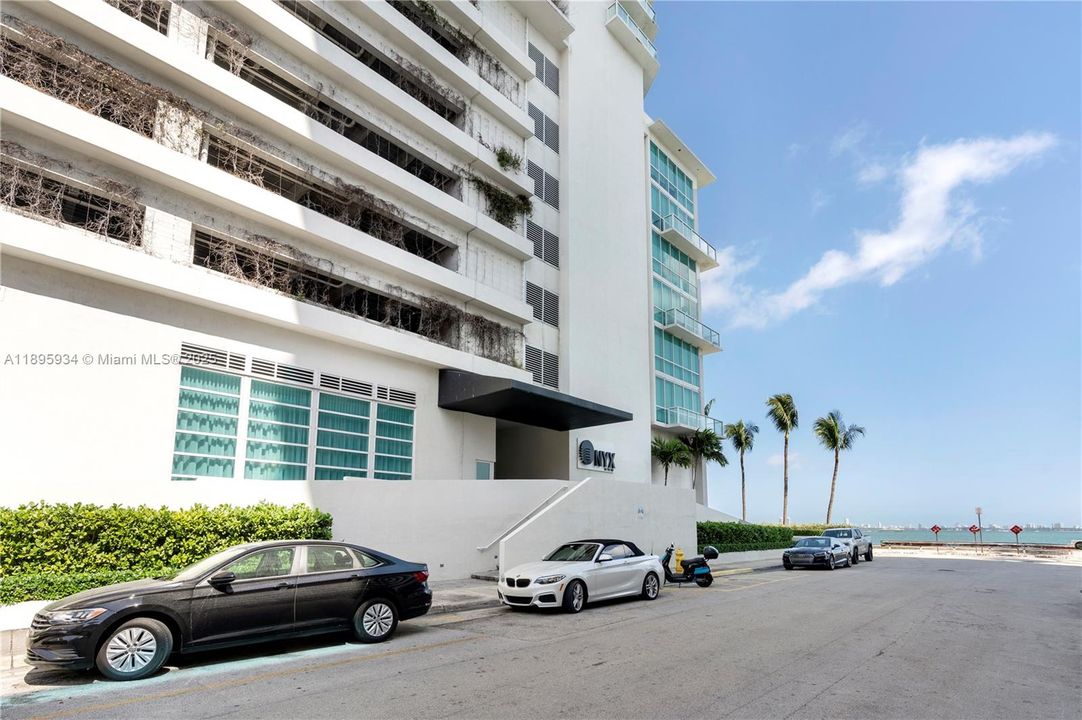 Recently Rented: $4,900 (2 beds, 2 baths, 1368 Square Feet)