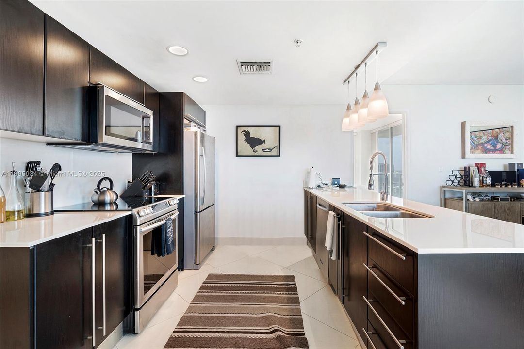 Recently Rented: $4,900 (2 beds, 2 baths, 1368 Square Feet)