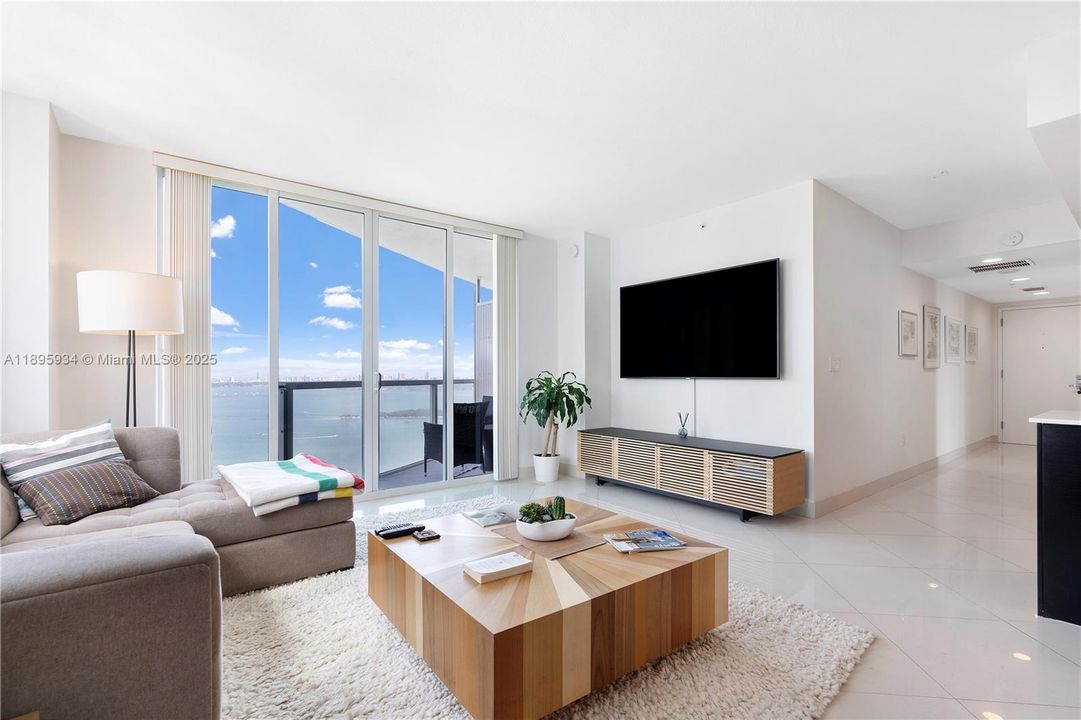 Recently Rented: $4,900 (2 beds, 2 baths, 1368 Square Feet)