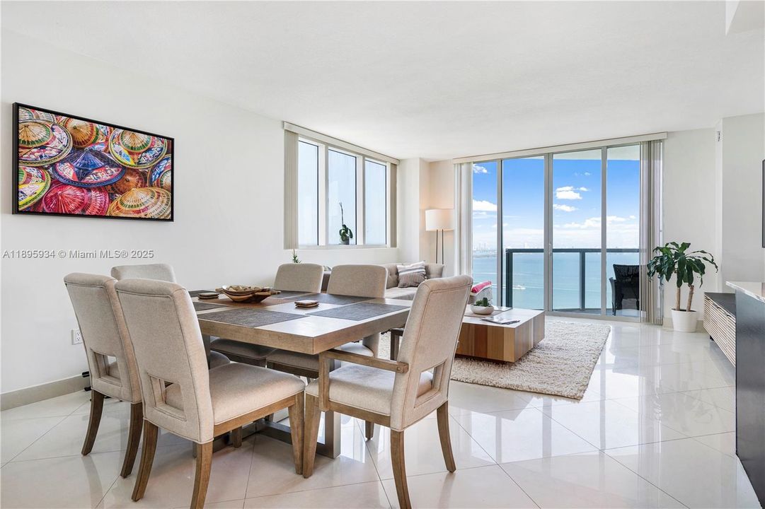 Recently Rented: $4,900 (2 beds, 2 baths, 1368 Square Feet)