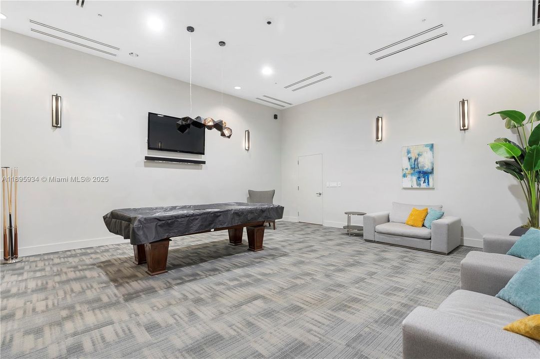 Recently Rented: $4,900 (2 beds, 2 baths, 1368 Square Feet)